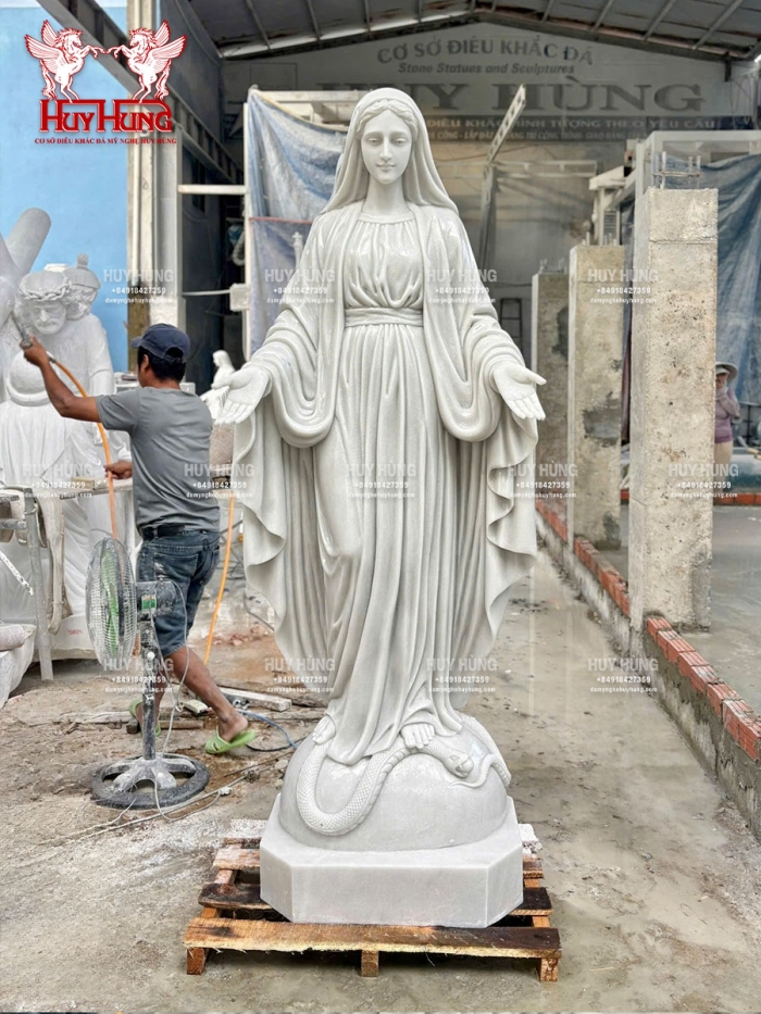 Tượng Đức Mẹ Ban Ơn
