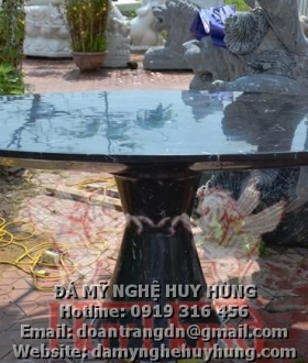 Bàn Đá