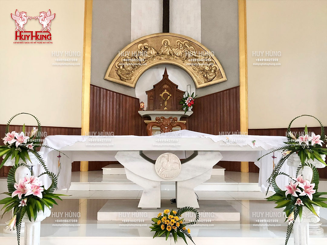 Bàn Thánh Hình Chén Thánh