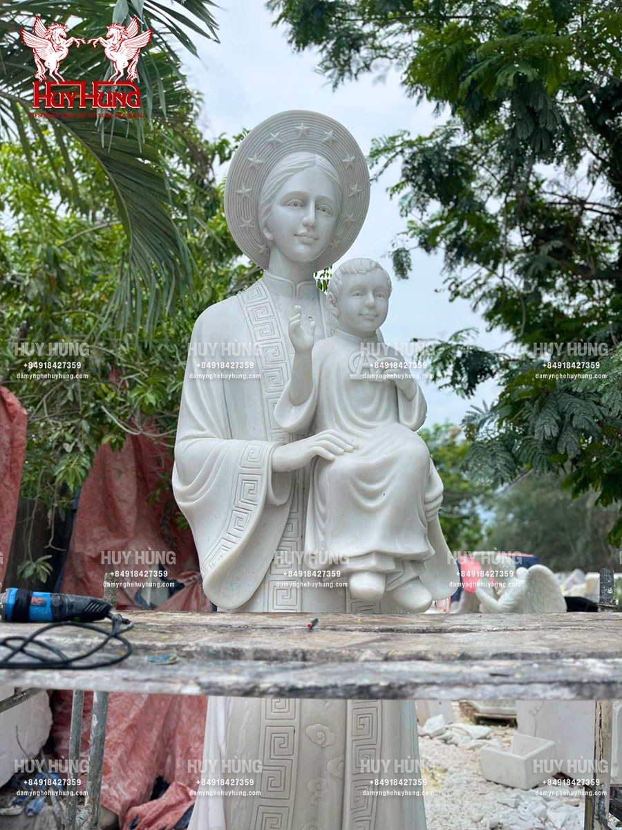Tượng Đức Mẹ La Vang